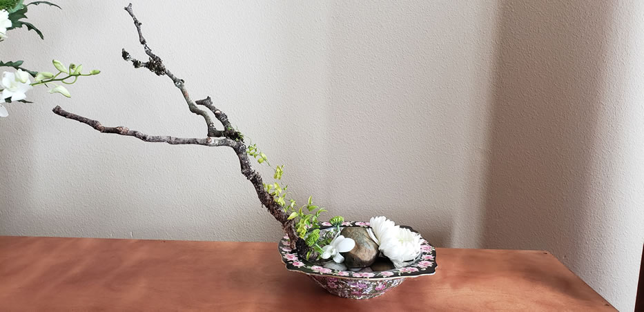 Ikebana Dried Moss Covered Branch Smilax Pompon Country Dendrobium Chrysanthemum River Rocks